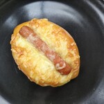 焼きたてパン工房GALLO - バイエルンチーズカレーパン