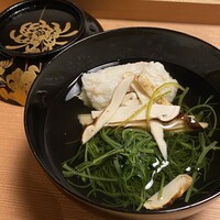 御料理 一燈 - 勝山産松茸とずわい蟹のしんじょうとおかひじきのお椀