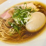 麺庵 えいと - メニュー:鶏出汁醤油らぁ麺 ¥900(税込)