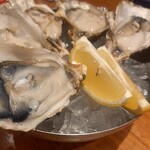 魚とワインはなたれThe Fishand Oysters - タイムサービスの生牡蠣