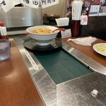 麺場 田所商店 - 自動で配膳