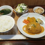 キッチン ブルー グローブ - 鳥挽肉と長芋のハンバーグ　スモーク香るチーズソース