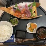 魚とサカナ - 仲買のお刺身定食上