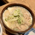 い志井 2-kai - もつ煮込み豆富748円