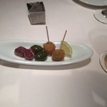 アンティカ・オステリア”トト”  - アミューズのオリーブ三種盛