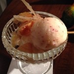 ジェラテリア アクオリーナ - 焼きリンゴとバニラのコッパジェラート（750円）