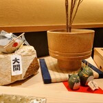 赤坂 鮨 ふくなが - カウンターは可愛らしくて上品