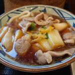 丸亀製麺 - ツレの鴨肉のうどん。