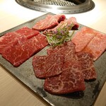 焼肉 六六六 - 厳選牛盛り合わせ