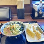 丸亀製麺 - 肉わかめうどんと天ぷら