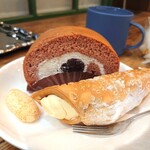 イタリアのおいしいお菓子 アレグロドルチェ - カンノーロ275円、塚口ろーる(あずき)385円✨私のセレクト。独特の歯応えとリコッタチーズが決めてのカンノーロ。ふわふわ＆しっとりのロールケーキは和風です♡