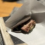 一六四 三上ル - イカスミのタコス