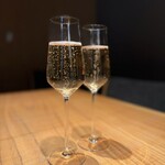 一六四 三上ル - グラスを立ち登る泡が、素敵です！