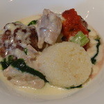 KITCHEN TSUNAGU - ハンバーグと鶏もも肉のフリカッセ、バターライス添え