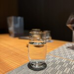 一六四 三上ル - お水（多分）