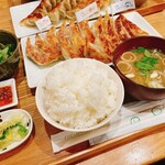 餃子屋 ヒロ - 料理写真: