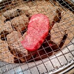 炭火焼肉 炎家 - タン調理中