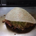 お好み焼きテツジロ - 野菜の蒸らしに時間をかけます