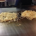 お好み焼きテツジロ - パリパリに焼きます