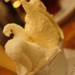 バール エ ターヴォラ カルダ ラ・ジョストラ - ミルク、キャラメル、？