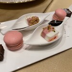 百花籠 - デザートと一緒にいただいたお茶菓子たち