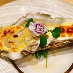 百花籠 - 牡蠣のグラタン。最後残った汁をパンにつけて食べるのが最高でした。