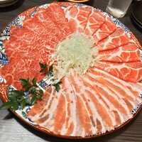 しゃぶしゃぶ 吟半 お台場店 - 【メイン】しゃぶしゃぶ 肉 （国産牛上ロース＆きなこ豚ロース）