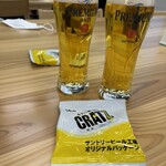 サントリー 天然水のビール工場 東京・武蔵野ブルワリー - 初めに配られるプレモルとツマミ