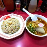 Chuukaryouri Hachifuku - チャーハン＆ミニ醤油ラーメンのセット(1020円)。