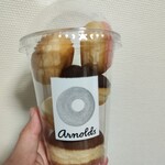 Arnolds - カップに入ったかわいいドーナツ