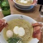 黄金の塩らぁ麺 ドゥエイタリアン - 