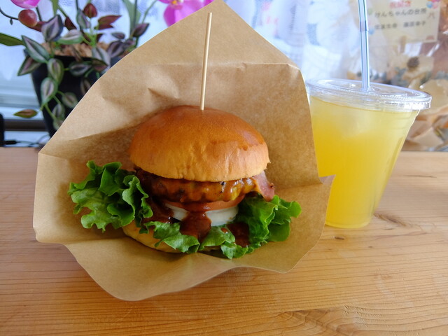 けんちゃんの台所 あかつきバーガー - 球場前/ハンバーガー | 食べログ