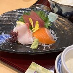 お食事処 楽 - 刺身盛合わせ　まぐろがイマイチ