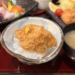 お食事処 楽 - 大きなカキフライ
