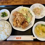 Toukaen - 唐揚げ定食800円（大盛り900円）左