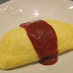 曽和料理店 - 昔ながらのオムライス（キノコ&ソーセージ）