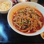 紅花 - 麻辣刀削麺と小チャーハン