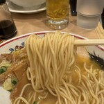 玉 赤備 - 細ストレート麺はパツンと独特な食感