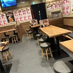 新時代 - 奥の方に別ゾーンで誰も入れてないエリアもあった。かなり席数があると思われ