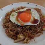 やきそば まとや - 富士宮焼きそば 目玉焼きトッピング 750円