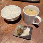 じんだんぼ - 和食コースのご飯、味噌汁、お漬物。美味し。