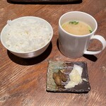 じんだんぼ - 和食コースのご飯、味噌汁。お漬物。美味し。