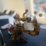 プレゼンテ スギ - ① トマト飴、キプロスの結晶塩、コルヘンダー（=沖縄では「医者泣かし」と云われる山椒風味の薬草）