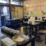 Atsugiritojinai Katsudon Roku Katsu - 店内テーブル席