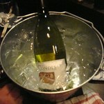 難波かくうち - 白ワイン２本目は急遽　バケツに氷水で・・・（笑）