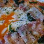 TRATTORIA La Wasabi - 健康卵とエゴマ豚！(ピッツァビスマルク）