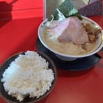 Iekei Kansai Oudou Ie Chokkei Gadouya - 白飯中盛り