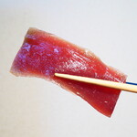 いざなみ - 赤身。マグロの質の良さがよく伝わってくる。穏やかな味付けのシャリによく合う