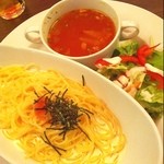 エイト ライスフィールド カフェ - ポロコランチパスポート４軒め。混んでます。タラコクリームスパゲティ、まずくはない…が何やらモヤモヤする茹で加減とお味(^_^