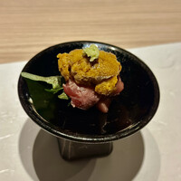 隠れ家鉄板おぶ - 先付:雲丹の和牛巻き